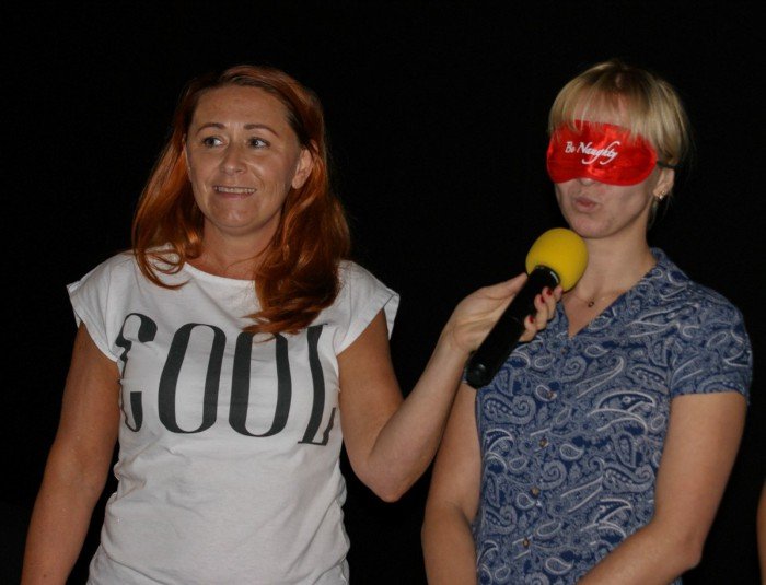 salwy-smiechu-w-kinie-kobiet-foto-59579