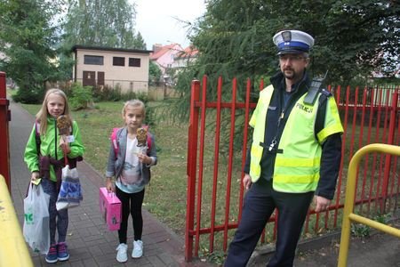 droga-do-szkoy-pod-okiem-policjantow-foto-59651