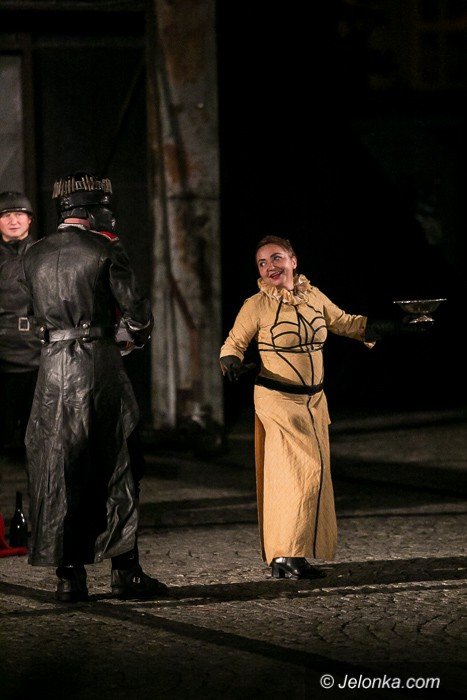 apokaliptyczna-wizja-tragedii-szekspira-w-deszczu-foto-59751