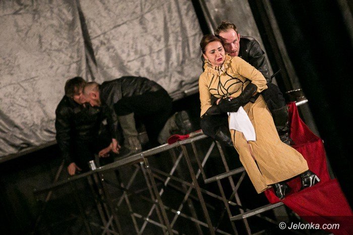 apokaliptyczna-wizja-tragedii-szekspira-w-deszczu-foto-59751