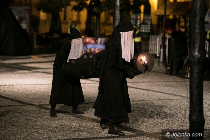 apokaliptyczna-wizja-tragedii-szekspira-w-deszczu-foto-59751
