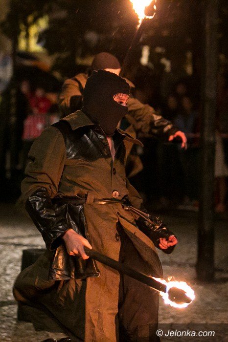 apokaliptyczna-wizja-tragedii-szekspira-w-deszczu-foto-59751