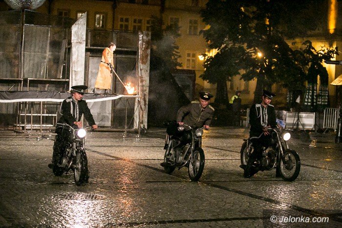 apokaliptyczna-wizja-tragedii-szekspira-w-deszczu-foto-59751