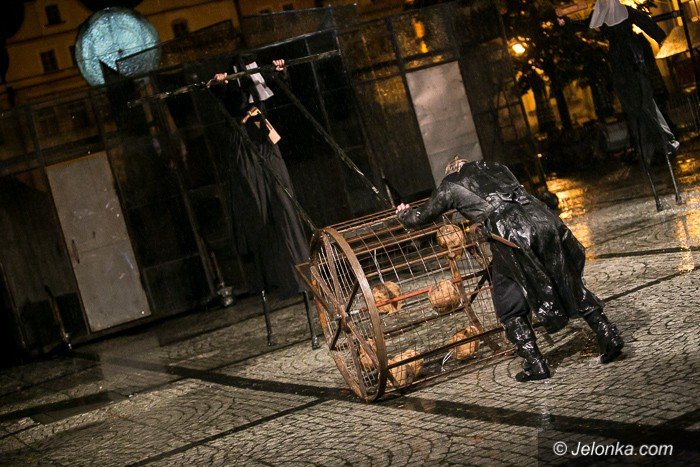 apokaliptyczna-wizja-tragedii-szekspira-w-deszczu-foto-59751