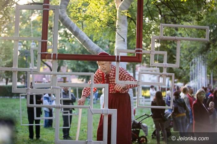 niezwyka-opowiesc-o-przemijaniu-foto-59778
