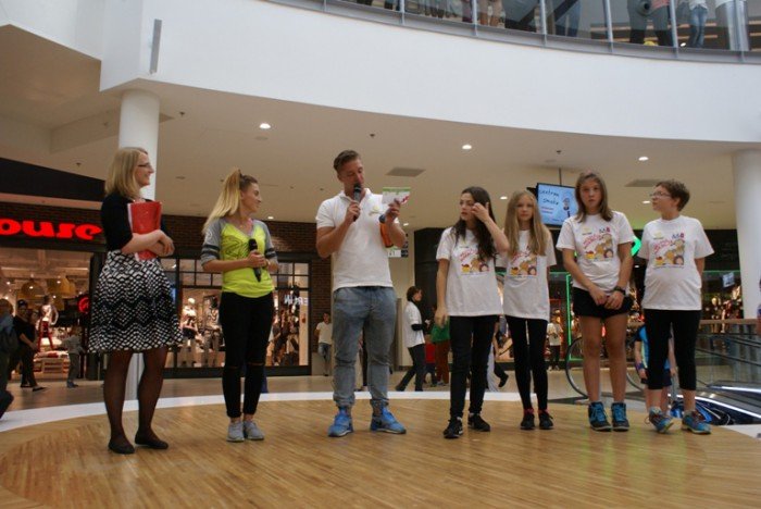 wiele-sie-dziao-na-targach-zajec-pozalekcyjnych-foto-59827