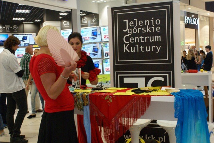 wiele-sie-dziao-na-targach-zajec-pozalekcyjnych-foto-59827