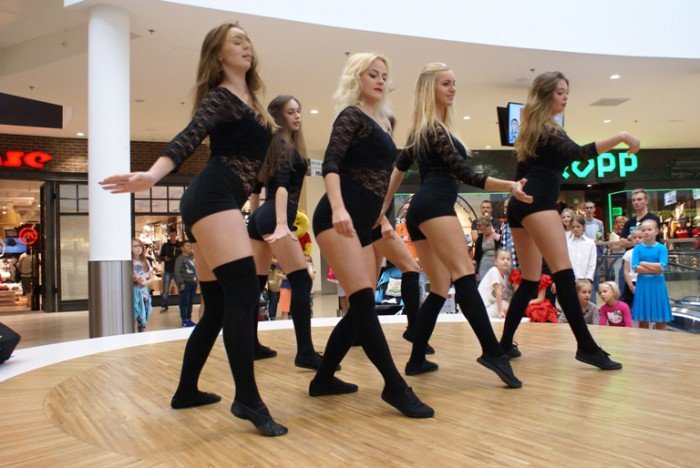 wiele-sie-dziao-na-targach-zajec-pozalekcyjnych-foto-59827