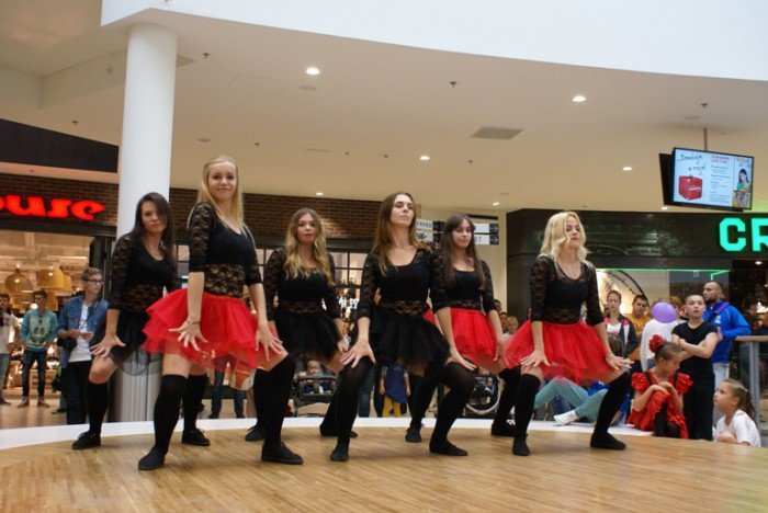 wiele-sie-dziao-na-targach-zajec-pozalekcyjnych-foto-59827