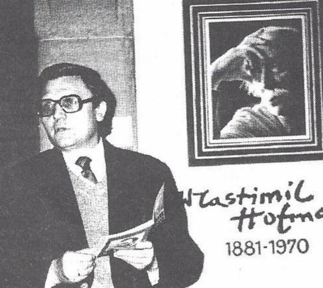 H. Szymczak otwiera wystawę z okazji 10. rocznicy śmierci W. Hofmana