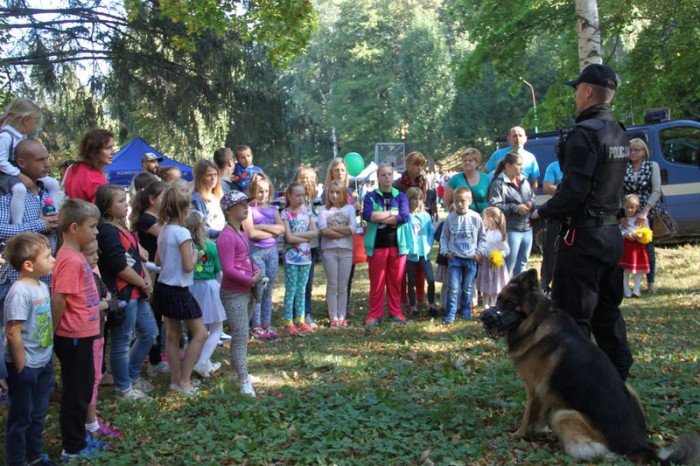 starostwo-przekazao-symbolicznie-policyjnego-psa-foto-59952