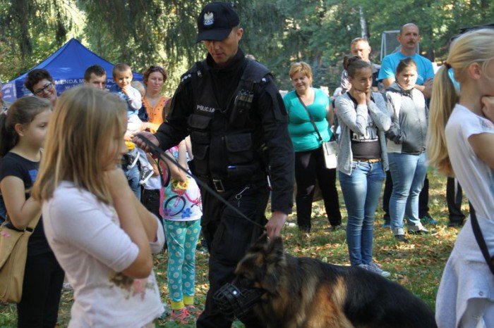 starostwo-przekazao-symbolicznie-policyjnego-psa-foto-59952