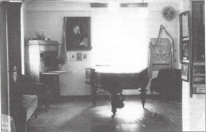 Sala ekspozycyna w Willi Pan Twardowski w Zachełmiu, lata 80. XX wieku. Fot. Henryk Szoka