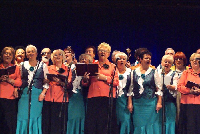 seniorzy-rozspiewali-sobieszow-foto-60089