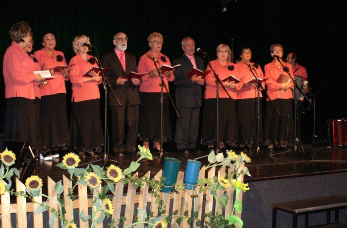 seniorzy-rozspiewali-sobieszow-foto-60089
