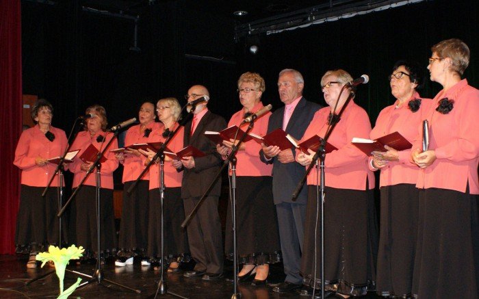 seniorzy-rozspiewali-sobieszow-foto-60089
