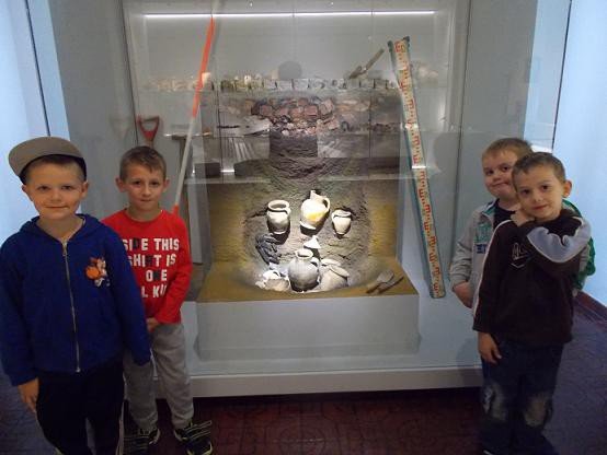 lekcje-w-muzeum-o-historii-strojow-ludowych-foto-60092