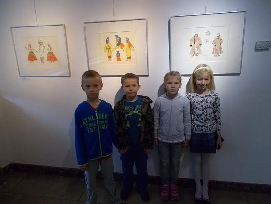 lekcje-w-muzeum-o-historii-strojow-ludowych-foto-60092