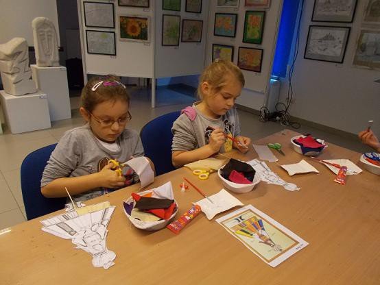 lekcje-w-muzeum-o-historii-strojow-ludowych-foto-60092