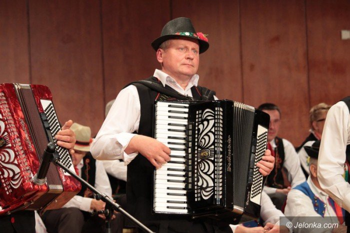 ludowe-granie-na-zakonczenie-senioraliow-foto-60150