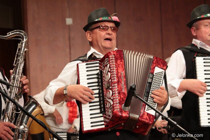 ludowe-granie-na-zakonczenie-senioraliow-foto-60150