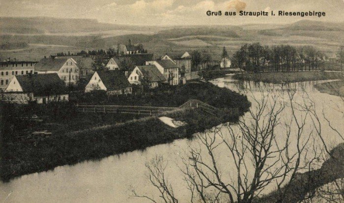 Strupice, widok od południowego wschodu z lewego brzegu Bobru