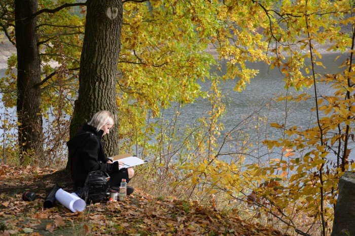 uczniowie-plastyka-na-jesiennym-plenerze-foto-60467