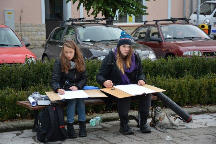 uczniowie-plastyka-na-jesiennym-plenerze-foto-60467