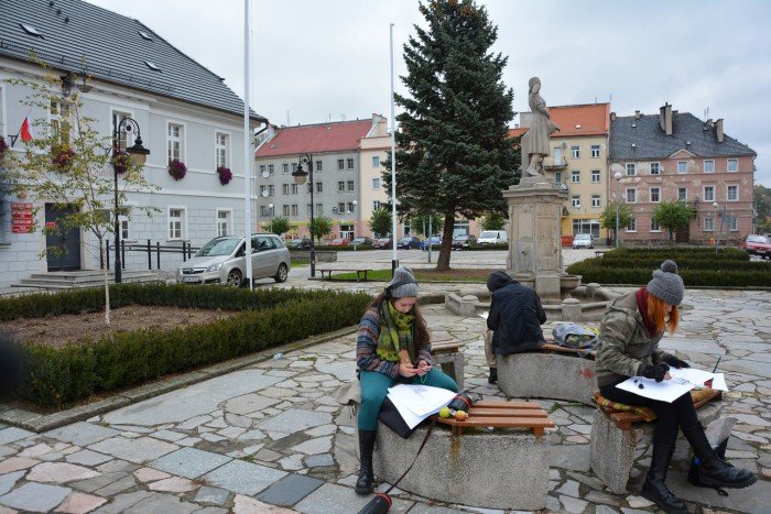 uczniowie-plastyka-na-jesiennym-plenerze-foto-60467