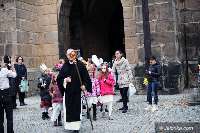 bal-wszystkich-swietych-z-barwnym-korowodem-foto-60516