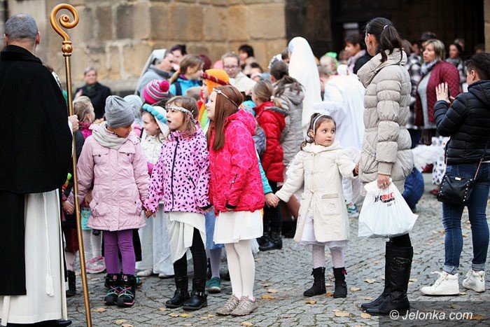 bal-wszystkich-swietych-z-barwnym-korowodem-foto-60516