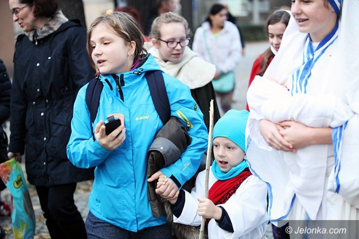 bal-wszystkich-swietych-z-barwnym-korowodem-foto-60516