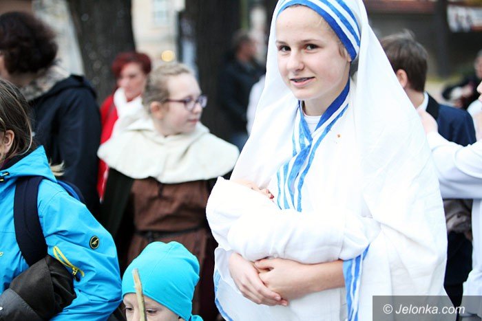 bal-wszystkich-swietych-z-barwnym-korowodem-foto-60516