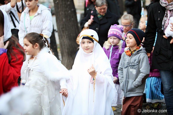 bal-wszystkich-swietych-z-barwnym-korowodem-foto-60516