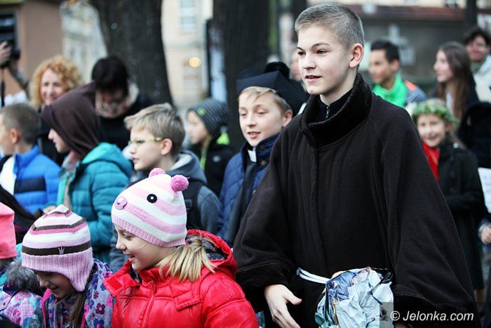 bal-wszystkich-swietych-z-barwnym-korowodem-foto-60516