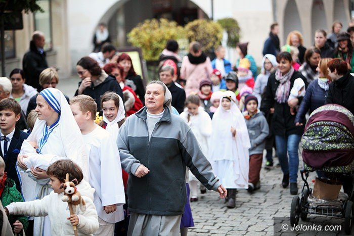 bal-wszystkich-swietych-z-barwnym-korowodem-foto-60516