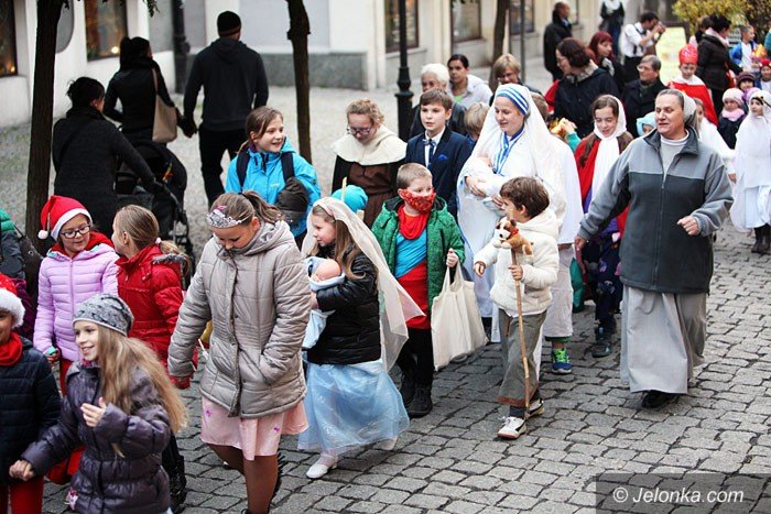 bal-wszystkich-swietych-z-barwnym-korowodem-foto-60516