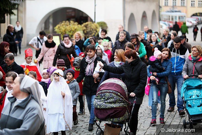 bal-wszystkich-swietych-z-barwnym-korowodem-foto-60516