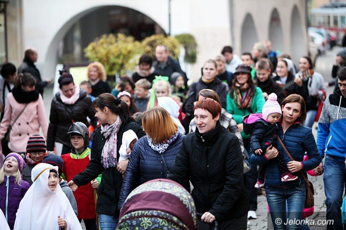 bal-wszystkich-swietych-z-barwnym-korowodem-foto-60516