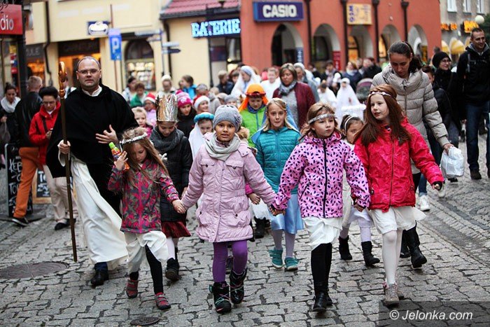 bal-wszystkich-swietych-z-barwnym-korowodem-foto-60516
