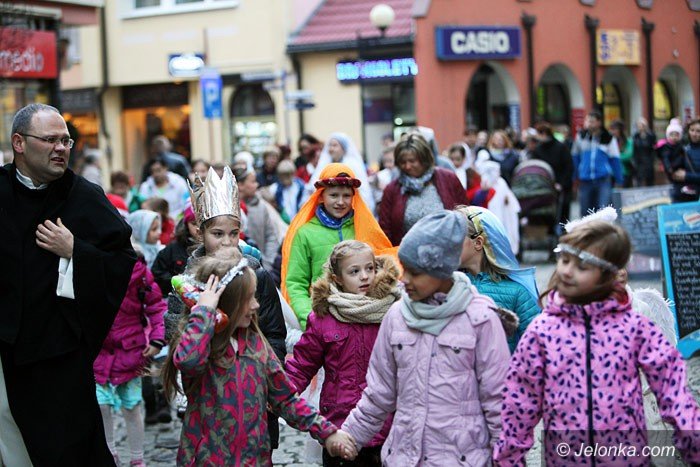 bal-wszystkich-swietych-z-barwnym-korowodem-foto-60516