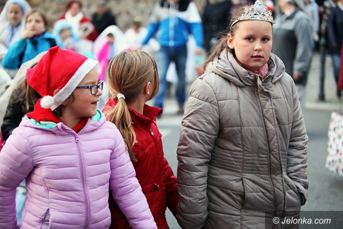 bal-wszystkich-swietych-z-barwnym-korowodem-foto-60516