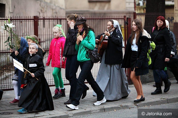 bal-wszystkich-swietych-z-barwnym-korowodem-foto-60516