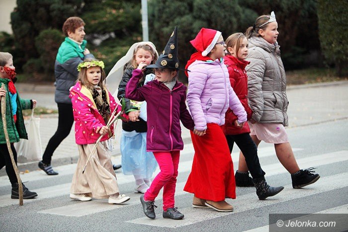 bal-wszystkich-swietych-z-barwnym-korowodem-foto-60516
