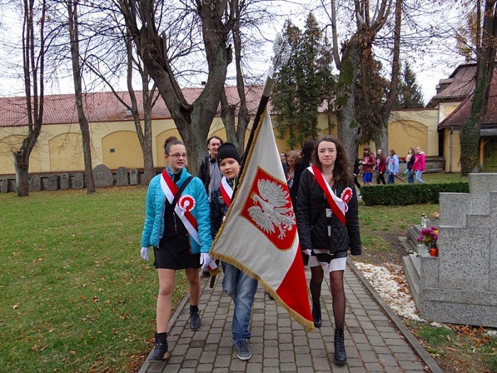 wazna-lekcja-historii-przy-grobie-bohatera-foto-60681