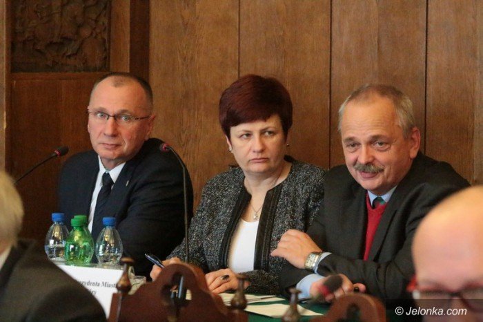 burzliwa-dyskusja-nad-podwyzkami-foto-60744