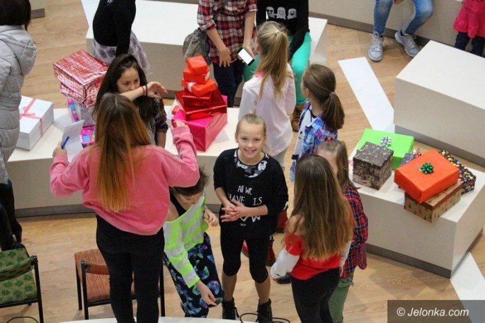 dzieki-szlachetnej-paczce-moga-byc-szczesliwi-foto-60785