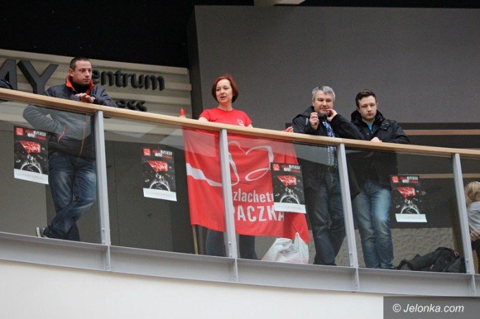 dzieki-szlachetnej-paczce-moga-byc-szczesliwi-foto-60785
