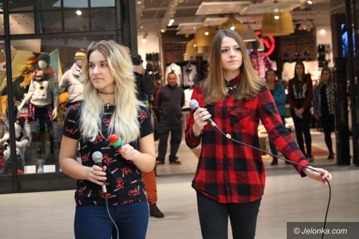 dzieki-szlachetnej-paczce-moga-byc-szczesliwi-foto-60785