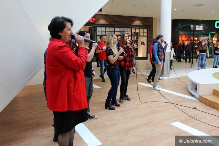 dzieki-szlachetnej-paczce-moga-byc-szczesliwi-foto-60785